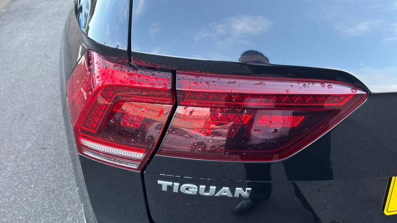 Volkswagen Tiguan 2.0 TDi 150 4Motion R-Line 5dr DSG Diesel Estate